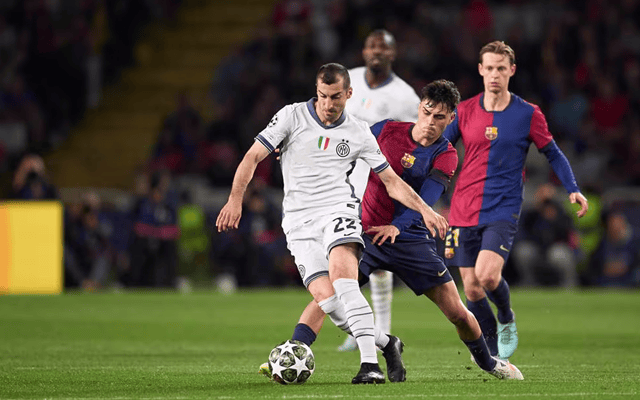 迪尼：谢什科在场上犹豫不决，他从来都和队友不在一个频道上（迪尼：谢什科比赛中优柔寡断，始终与队友不同步）