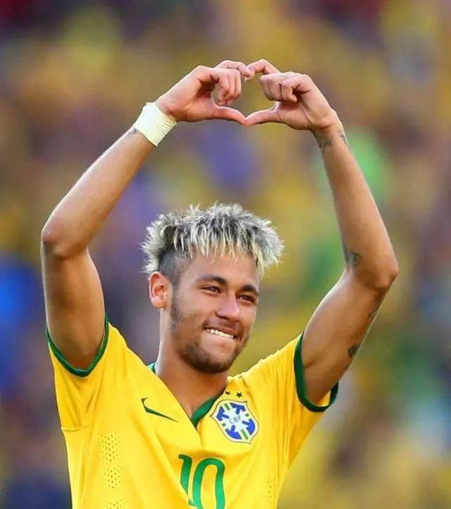 塞尔吉尼奥：莱奥必须面向球门；希望恩昆库能尽快融入（塞尔吉尼奥：莱奥应直面球门，期待恩昆库迅速融入）