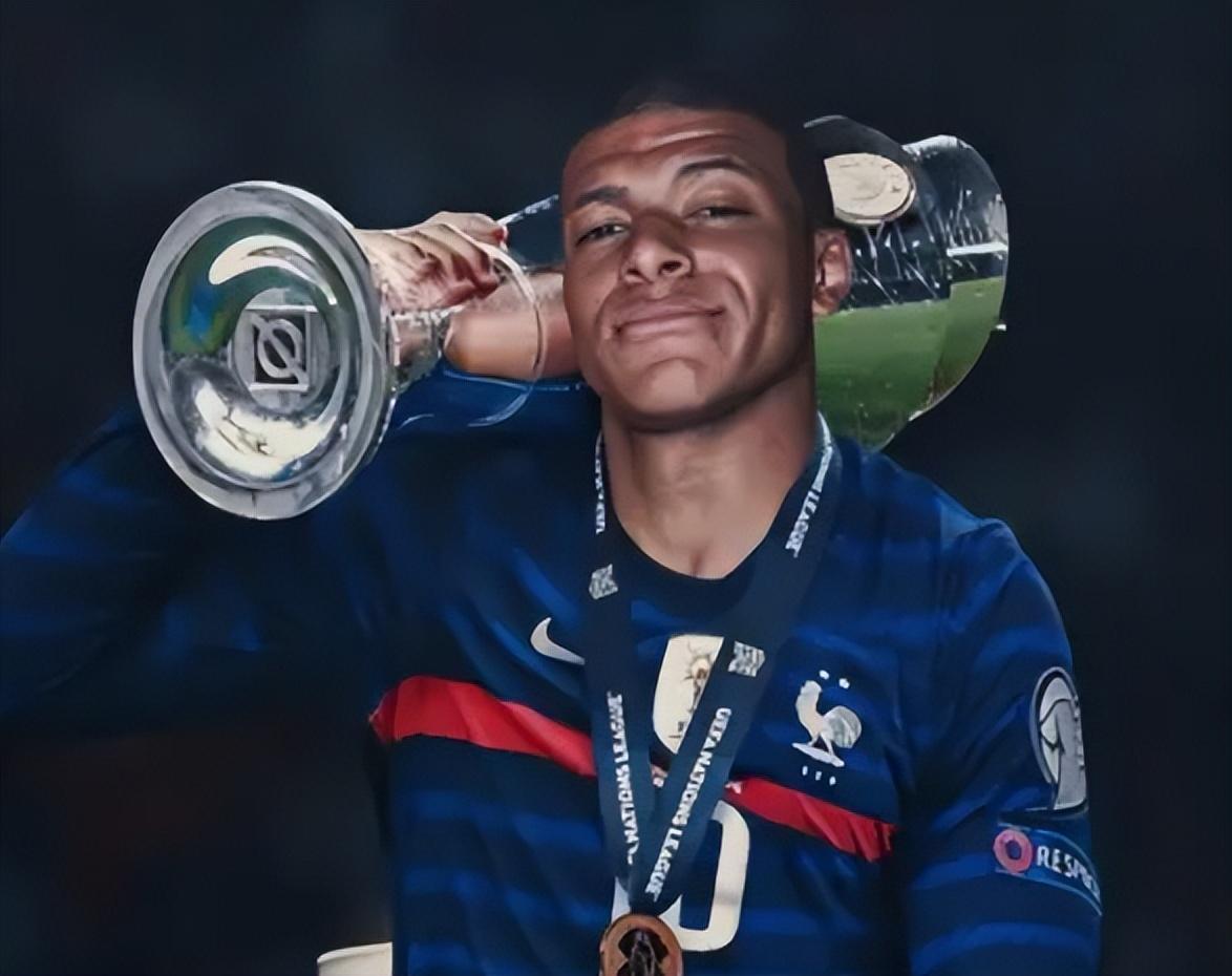 《在场外》视频栏目｜从北京女足夺冠说起（《在场外》视频栏目｜从北京女足问鼎谈起）