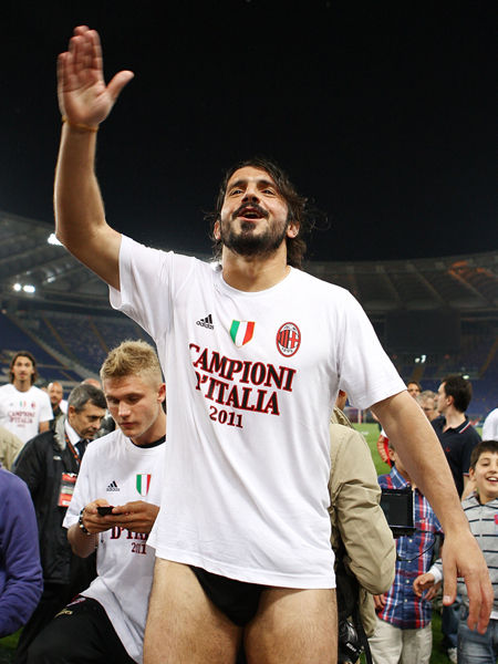 律师张冰：河南队拒不履行仲裁结果，涉及金额约77.83万元（张冰律师称河南队未执行仲裁裁决，涉款约77.83万元）