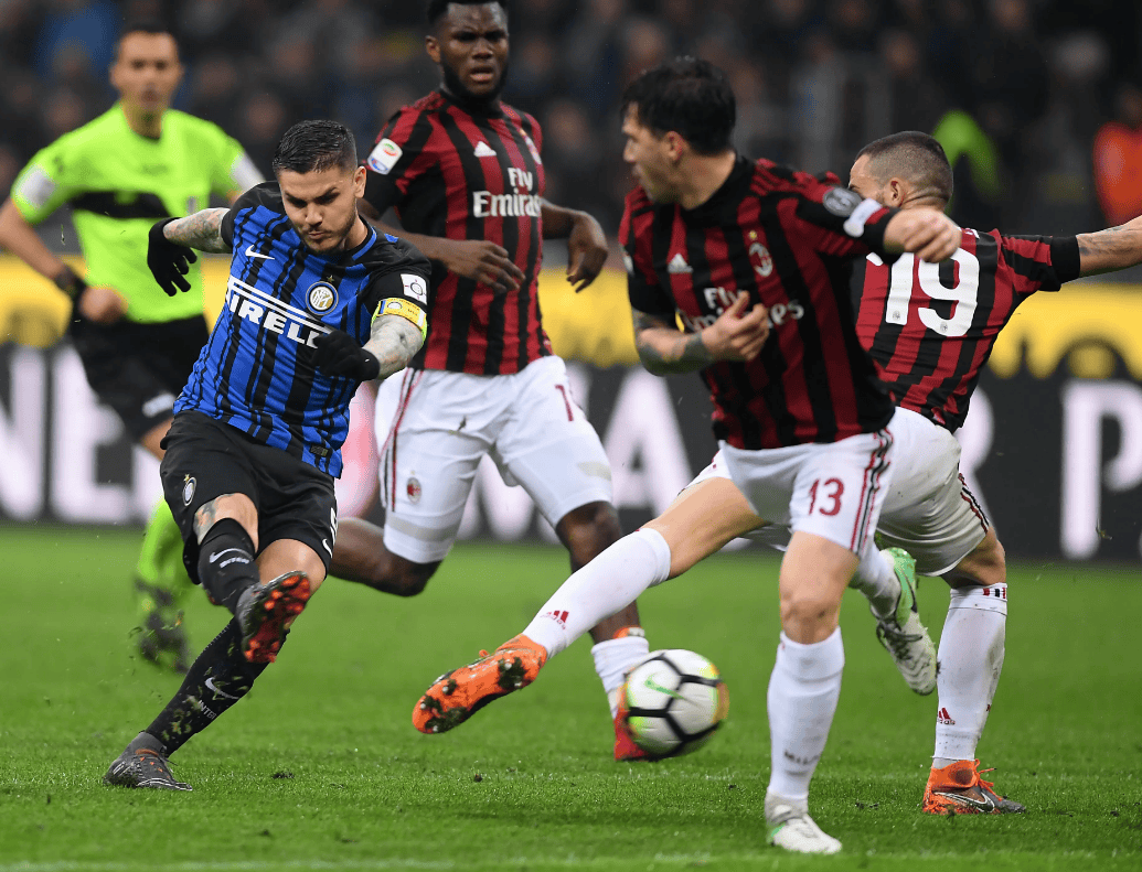 欧冠赛前穆里尼奥与两名昔日弟子重逢，并亲吻了斯内德的光头（欧冠赛前，穆里尼奥与两位旧将相聚，还亲吻斯内德的光头）