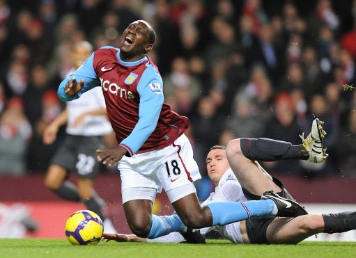 每体：7500名巴萨球迷未能顺利入场观赛，副主席福特出面道歉（巴萨7500名球迷入场受阻，副主席福特公开致歉）