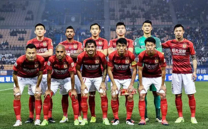 欧冠战报：里奥斯传射巴雷罗破门，本菲卡2-0完胜那不勒斯（欧冠：里奥斯一传一射，巴雷罗建功，本菲卡2-0击败那不勒斯）
