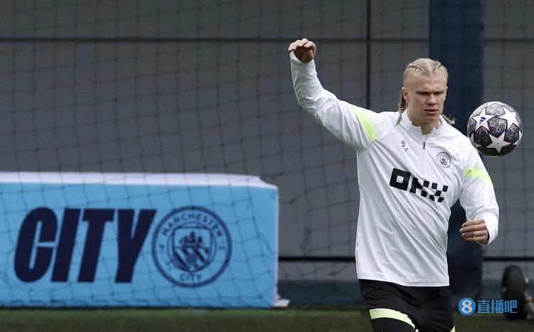 阿尔卡拉斯为了表演赛也是拼了，不过这种e人性格观众是肯定愿意买票的（阿尔卡拉斯为表演赛也拼尽全力，这种外向性格观众更愿买单）